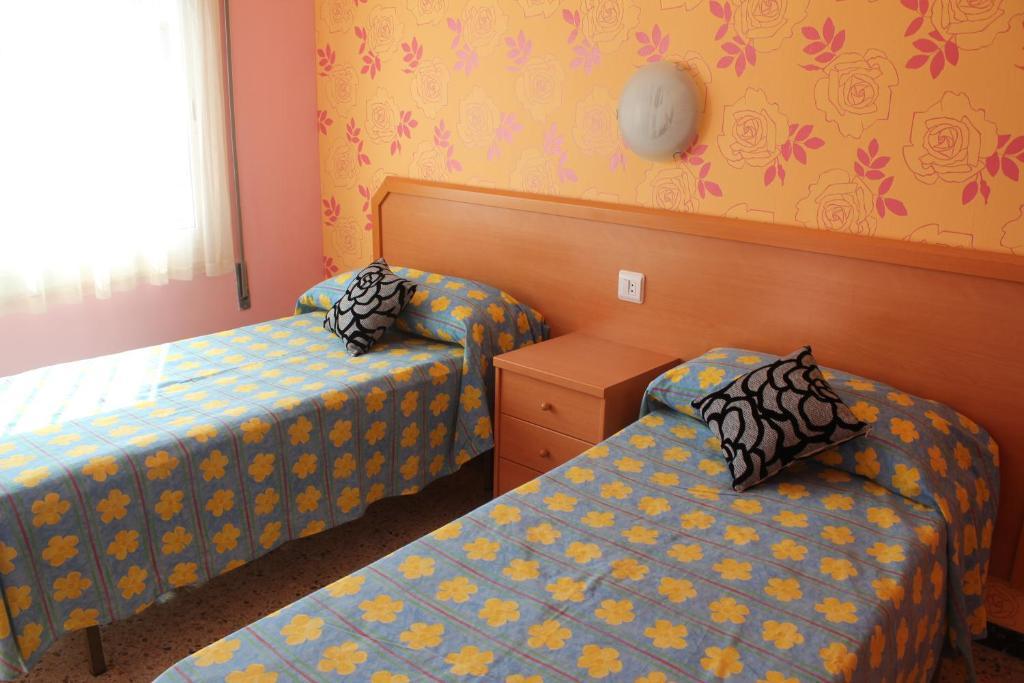 Hostal Julieta Lloret de Mar Habitación foto